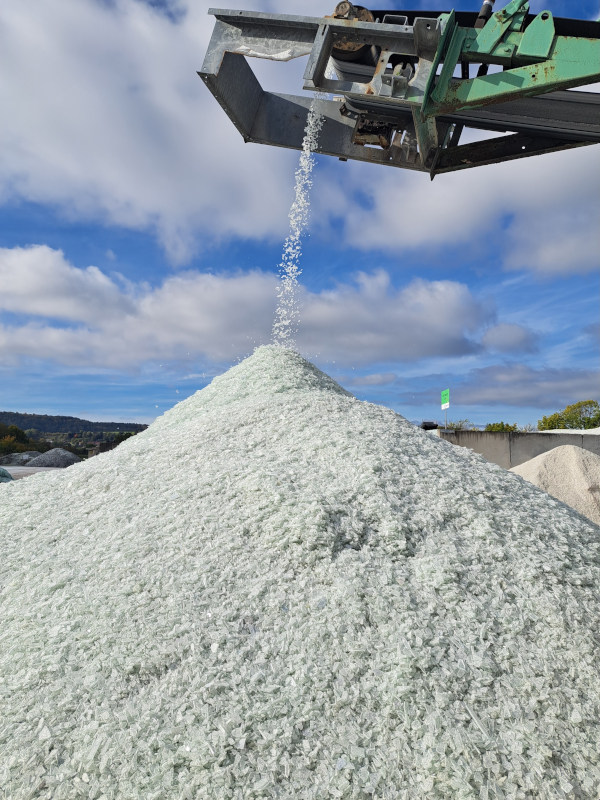 The shredded flat glass cullet was returned to the melting process. Photo: Glas Trösch