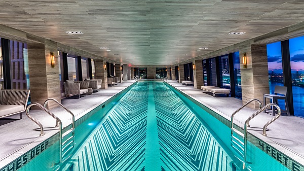 The pool measures approx. 22 metres and stretches almost the entire length of the Skybridge. (Copyright ©JDS)