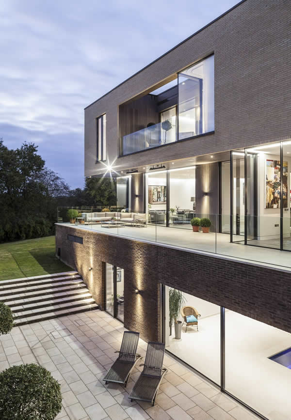 High Acres Barnet: Double Height Glass Elevation to Modern Villa