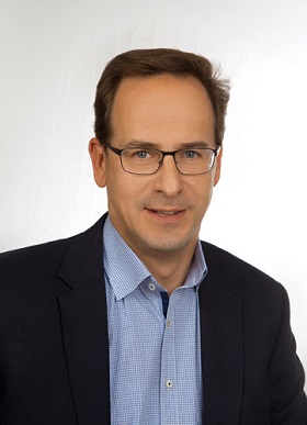 Horst Schraml, General Manager of Schraml Glastechnik GmbH and Head of the business unit glass processing