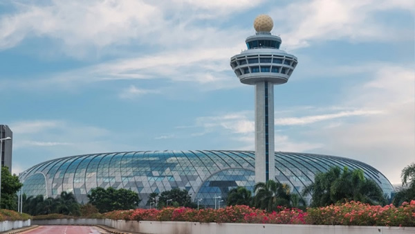 Vitro Glass makes Jewel Changi Airport in Singapore sparkle