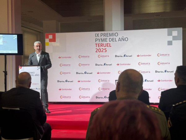 Jose Luis Escriche expressing his gratitude for the award.