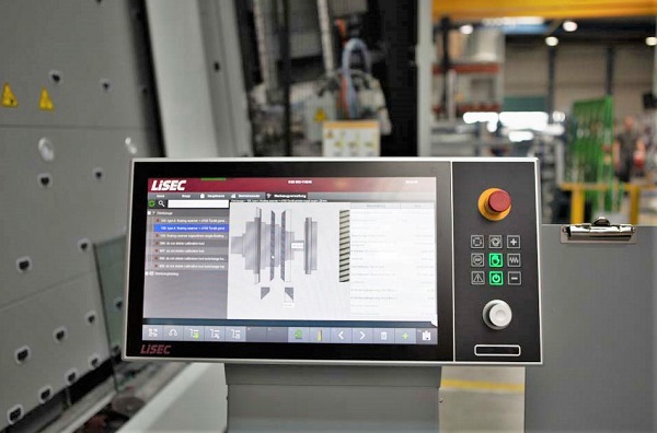 Intuitive operation and tool wear display through automatic tool measurement. © LiSEC
