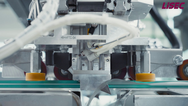 © LiSEC; automatic film cutting during laminated glass production with the LiSEC FTC-C