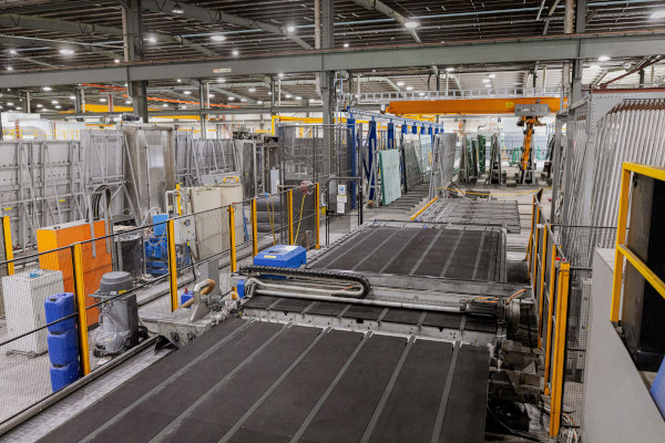 The automated LiSEC cutting systems at Viridian Glass © LiSEC