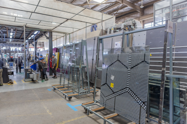 Frame setting on the LiSEC insulating glass line from Decorative Glass © LiSEC