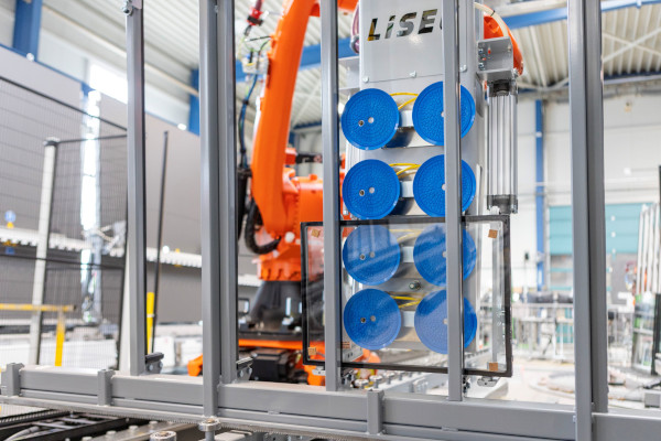© LiSEC: The LiSEC IG-Sort Midi enables fully automated wet sorting of insulating glass units
