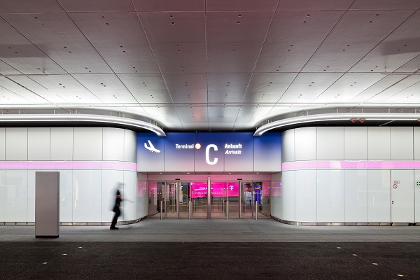 Luminous White Walls at Frankfurt Airport’s Terminal 1