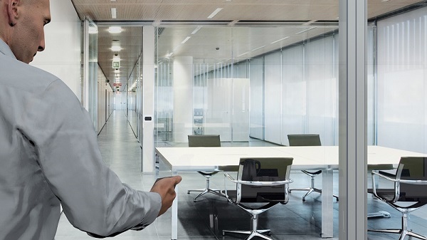 Glass partition walls used in offices can often be switched between transparent and opaque.  Photos: Dorma Hüppe Raumtrennsysteme