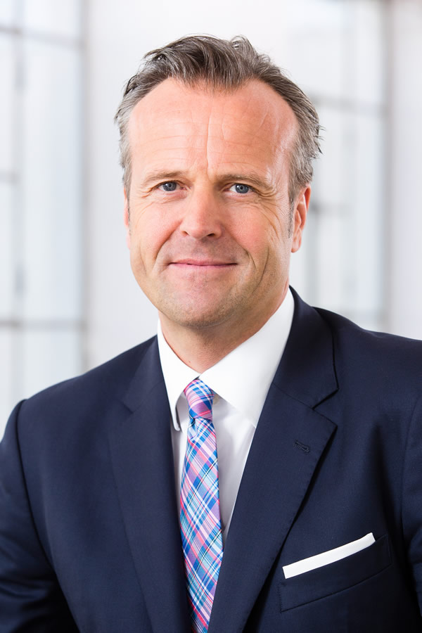 Caption: Marcus Sander will be taking on the role of Chairman of the Board of Directors at Roto Frank Fenster- und Türtechnologie GmbH. The 51-year-old business graduate’s last position was President & Chief Executive Officer (CEO) for the entire VAG Group. He brings comprehensive management experience and the required international expertise to his new role.