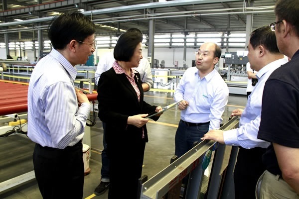 Member of CPPCC Standing Committee Jing Liang Visited LandGlass