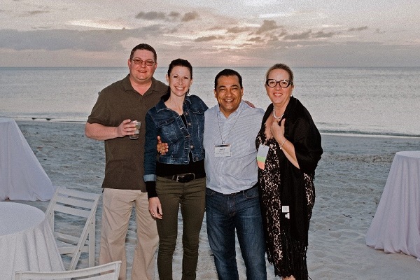 Attendees kicked off their shoes for a welcome reception on the beach, sponsored by Goldray Glass and co-sponsored by Mappi and Vesuvius.