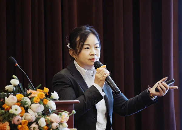 Ms. Junfeng Li, General Manager of Luoyang NorthGlass