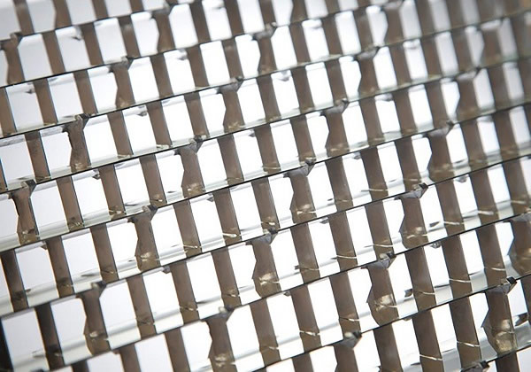 Three-dimensional, highly reflective sun protection grid between the panes by OKASOLAR 3D.