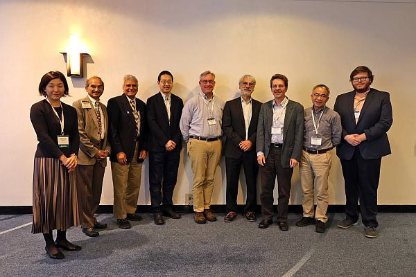 GOMD co-chairs Madoka Ono (far left) and Collin Wilkinson (far right) stand with Arun Varshneya (second from left) and other past recipients of the Frontiers of Glass Lectures. Credit: ACerS
