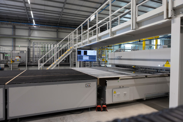 © LiSEC; VSL-A float and lami cutting table