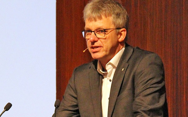 Prof. Jörn P. Lass during his presentation
