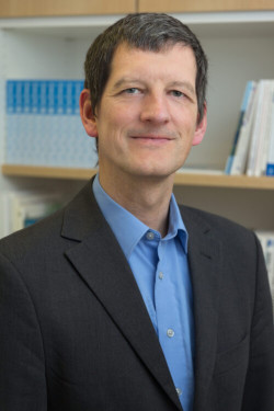 Prof. Dr. Peter Radgen, Leiter des Lehrstuhls für Energieeffizienz am Institut für Energiewirtschaft und Rationelle Energieanwendung (IER). Foto: Institut für Energiewirtschaft und Rationelle Energieanwendung (IER)