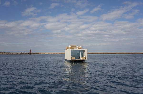 Guardian Glass glazed envelope installed at Punta de Mar, a unique advanced floating accommodation in Spain | Photo Mano de Santo ®