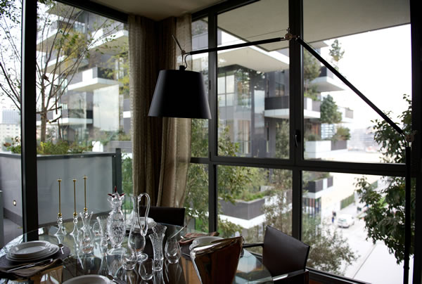 Living in a vertical forest in the middle of the city: window sashes up to 3000 mm high for a pleasant view of the greenery