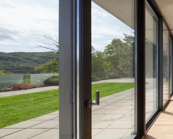 THIN LAMINATED SAFETY GLASS