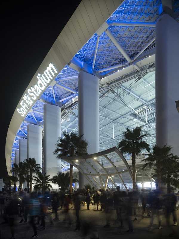STARPHIRE® glass by Vitro Architectural Glass shines at Super Bowl LVI at SoFi Stadium