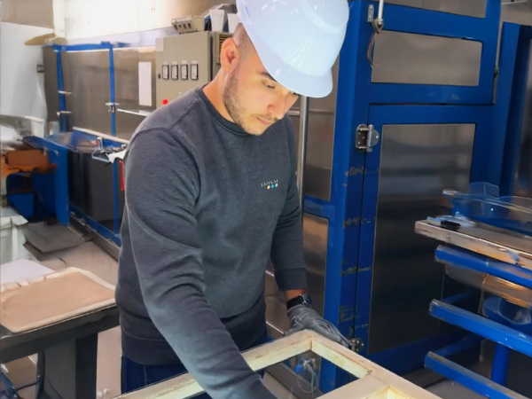 STRATO®: the interlayer revolutionizing safety glass and the global technical support behind it