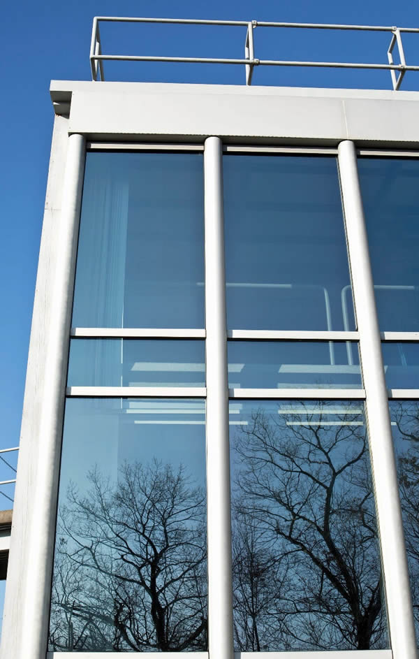 Solarban R77 glass’s Solar Heat Gain Coefficient (SHGC) of 0.25 in a clear 1-inch insulating glass unit (IGU) satisfies fenestration performance requirements for all climate zones in the United States and Canada under ASHRAE 90.1 standards.