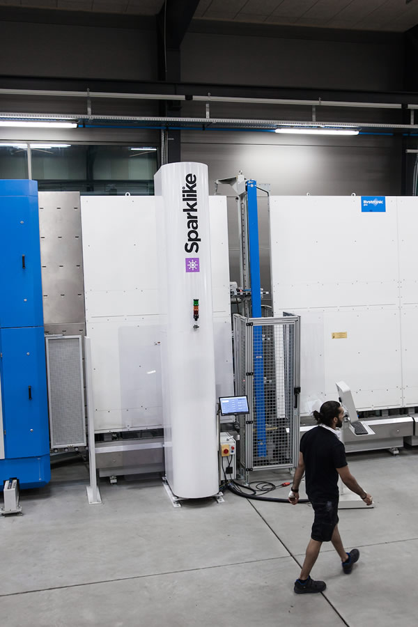 Sparklike Online™ on-site at Glaseksperten's facility in Denmark