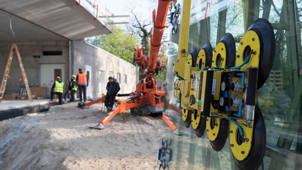 Between G20, laminated safety glass and a Panda ceremonial act