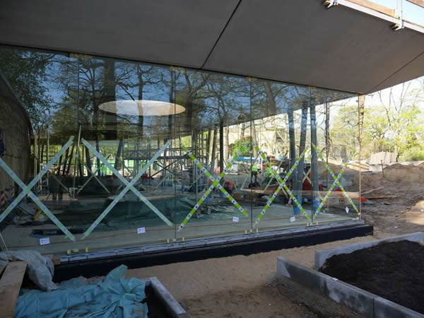 Between G20, laminated safety glass and a Panda ceremonial act