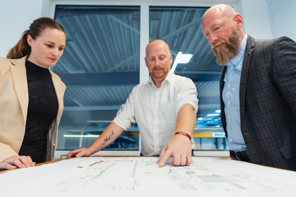 © LiSEC; Planning phase in focus: Technical Sales Support works together with customers on the LiSEC plant.