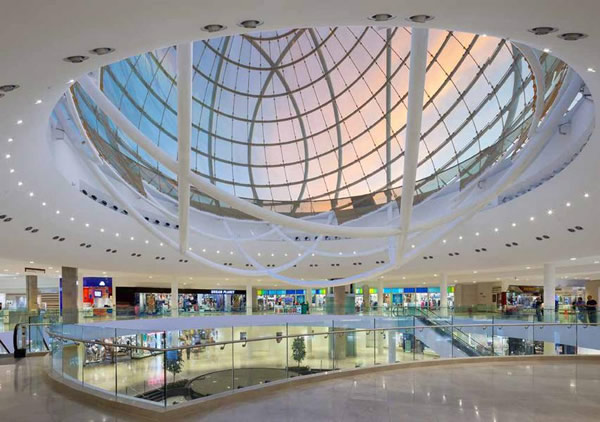 The Erin Mills Town Centre shopping mall exhibits the world’s largest double-glass spherical structural skylight, which relies heavily on the performance of SentryGlas® interlayer. Image © Read Jones Christoffersen Ltd