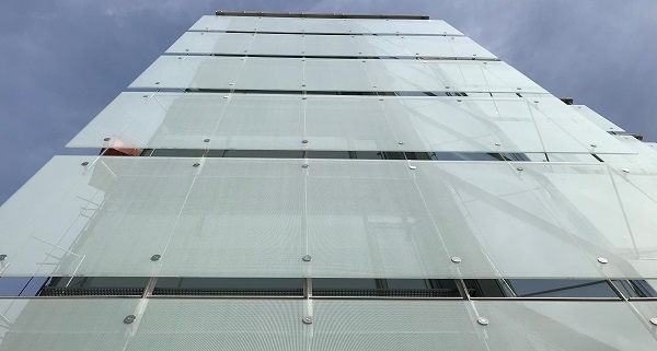 10m glass panes, laminated, toughened and fritted on the new Uría Menéndez Abogados sustainable headquarters