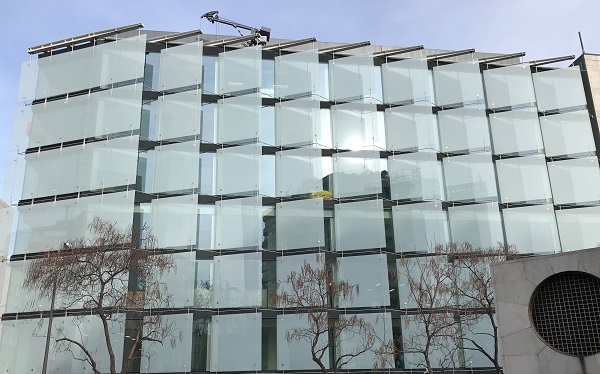 10m glass panes, laminated, toughened and fritted on the new Uría Menéndez Abogados sustainable headquarters