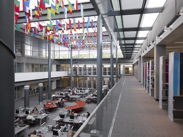 Natural Light for Focused Learning – OKALUX in the John Spoor Broome Library