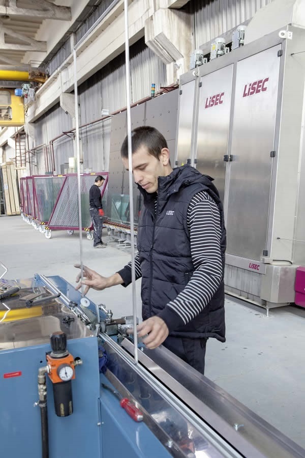Uyut Stil in a nutshell: Two production sites, 100 employees, a turnover of four Million Euros and LiSEC machinery and software.