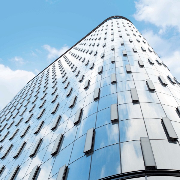 The Tower at PNC Plaza in Pittsburgh, PA, which uses Starphire Ultra-Clear® glass and Sungate® 400 passive low-e glass, is one of dozens of LEED® Platinum buildings nationwide that use Vitro Architectural Glass products to achieve their sustainability goals.