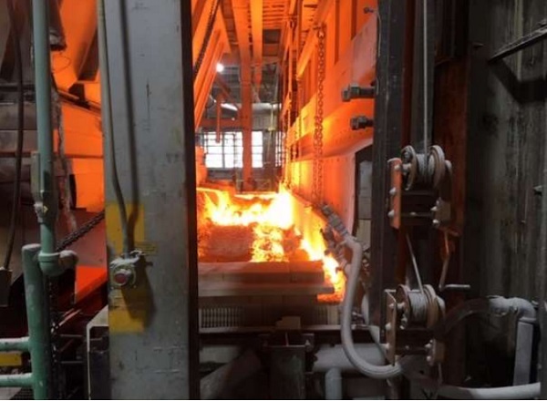 Load end of glass thermal reactor