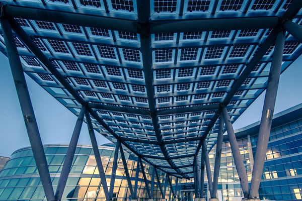 For overhead glazing, façades, balconies and sunshading elements, Solarvolt™ building-integrated photovoltaic (BIPV) modules merge renewable power generation with glass design. Public Safety Building, Salt Lake City, Utah