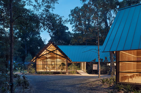 Photo by Casey Dunn Lake/Flato Architects specified Solarban 90 glass for the large openings featured on the Gulf Coast Research Laboratory Marine Education Center in Ocean Springs, Mississippi.