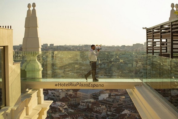 Walkable floor walkway laminated with Ab-AR. Hotel Riu Madrid