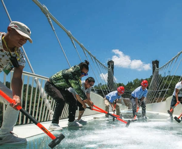 Press representatives and visitors have being invited to repeatedly strike examples of the panels with sledge hammers, then to walk and jump on them to demonstrate the interlayer’s capability to absorb shocks and to maintain the structural integrity of the panel − even under extreme duress. 