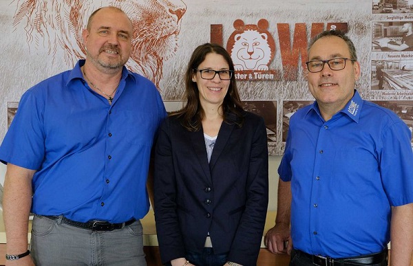 (L - R): Ralf Klein, Business Manager LÖWE Fenster; Nicole Dießel, A+W Cantor Sales; Leo Löffler, Managing Director LÖWE Fenster