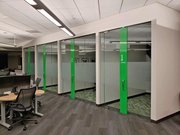 Graboyes Commercial provides specialty glass interior systems for bank office fit-out in Mt. Laurel, NJ