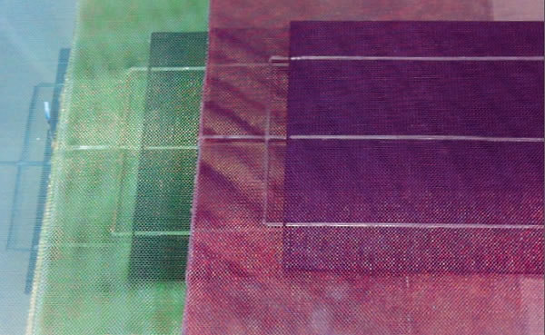 Colored solar cells