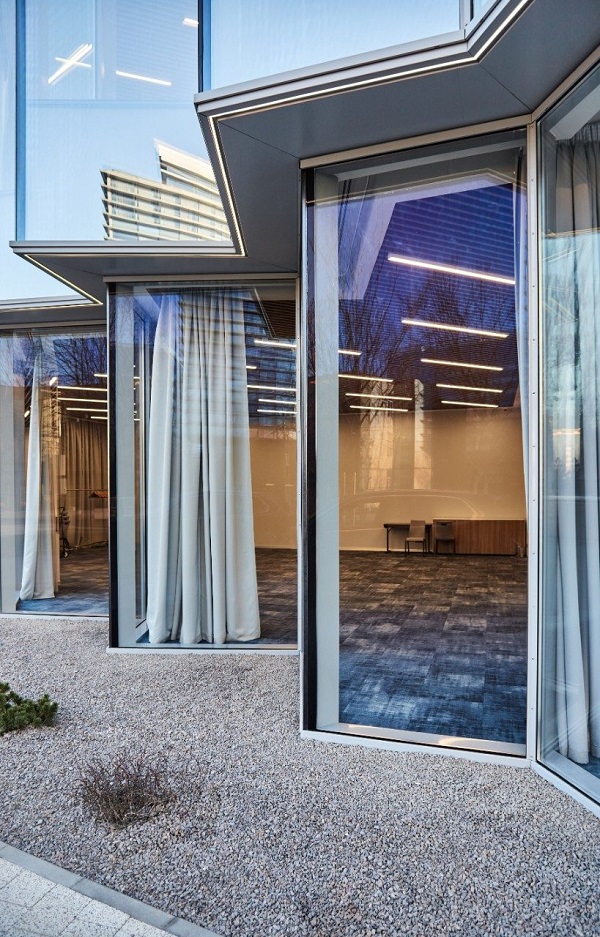 From open to private – with GuardianClarity™ and SunGuard® HD Diamond 66 glass