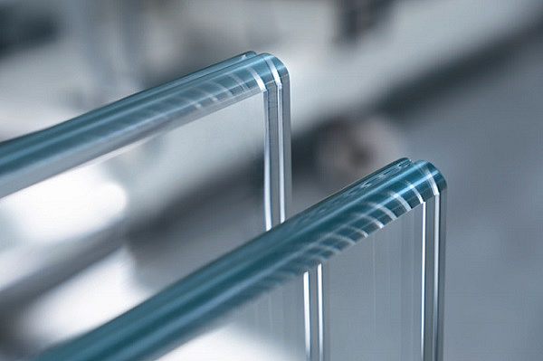 With an intriguing C-edge: sedak offers various solutions for transparent glass edges. Photo: sedak