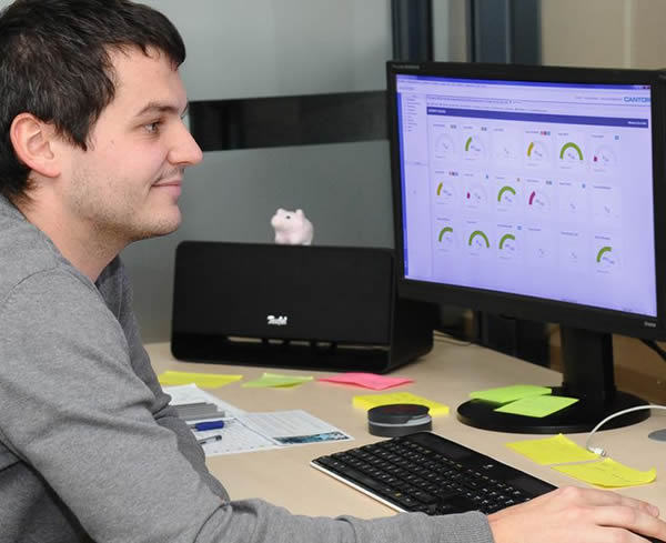 With A+W Cantor Production, the production manager in exterior blind production always has an overview of his orders at every workstation up to shipping