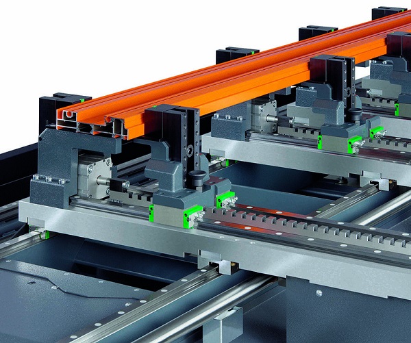 Profile machining centre SBZ 151 Edition 90: The new clamp concept enables processing of exceptionally long parts. Image copyright: elumatec AG, Mühlacker